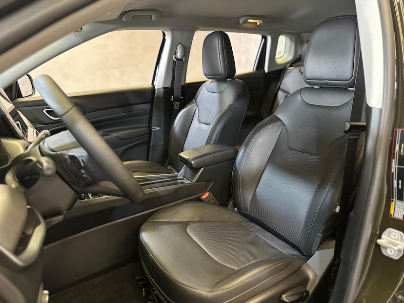 Foto do veículo JEEP COMPASS  LONG. T270 1.3 TB 4X2 FLEX AUT. 2022 200 KM 138.900,00