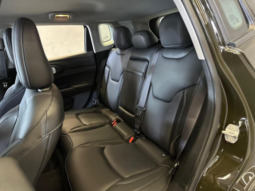 Foto do veículo JEEP COMPASS  LONG. T270 1.3 TB 4X2 FLEX AUT. 2022 200 KM 138.900,00