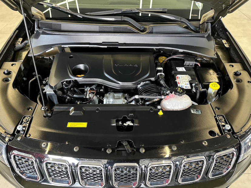 Foto do veículo JEEP COMPASS  LONG. T270 1.3 TB 4X2 FLEX AUT. 2022 200 KM 138.900,00