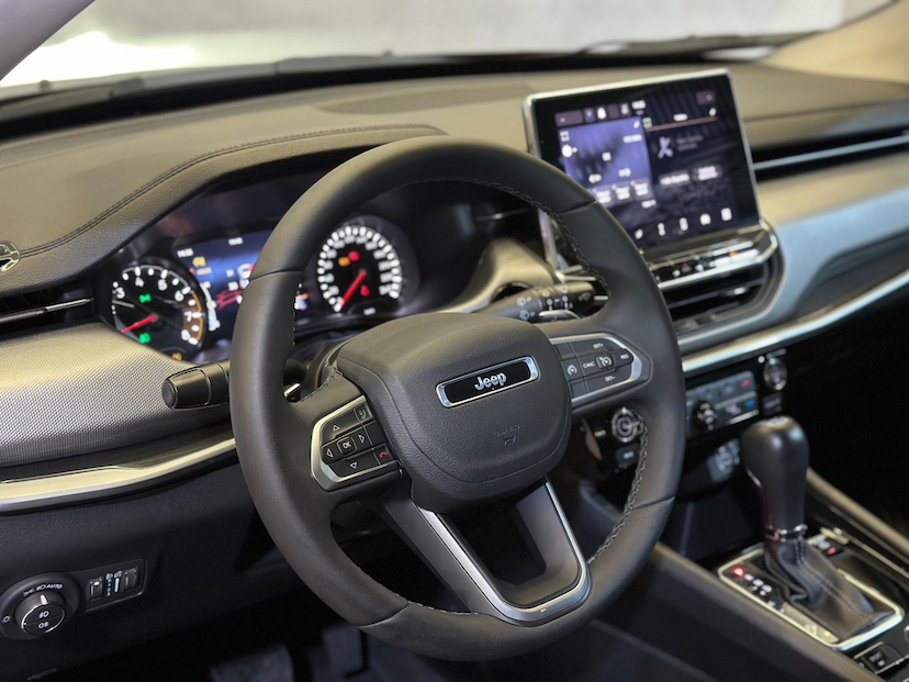 Foto do veículo JEEP COMPASS  LONG. T270 1.3 TB 4X2 FLEX AUT. 2022 200 KM 138.900,00