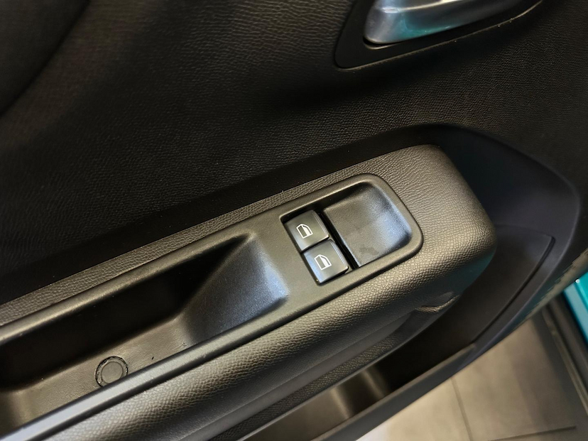 Foto do veículo CITROËN C3  FEEL 1.0 2023 8.832 KM 68.900,00
