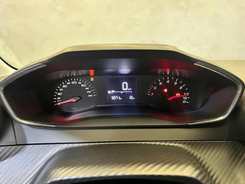 Foto do veículo PEUGEOT 208  STYLE MT 2023 5.070 KM 78.900,00