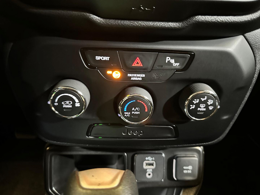 Foto do veículo JEEP RENEGADE  1.8 16V FLEX SPORT 4P AUTOMÁTICO 2021 47.332 KM 83.900,00