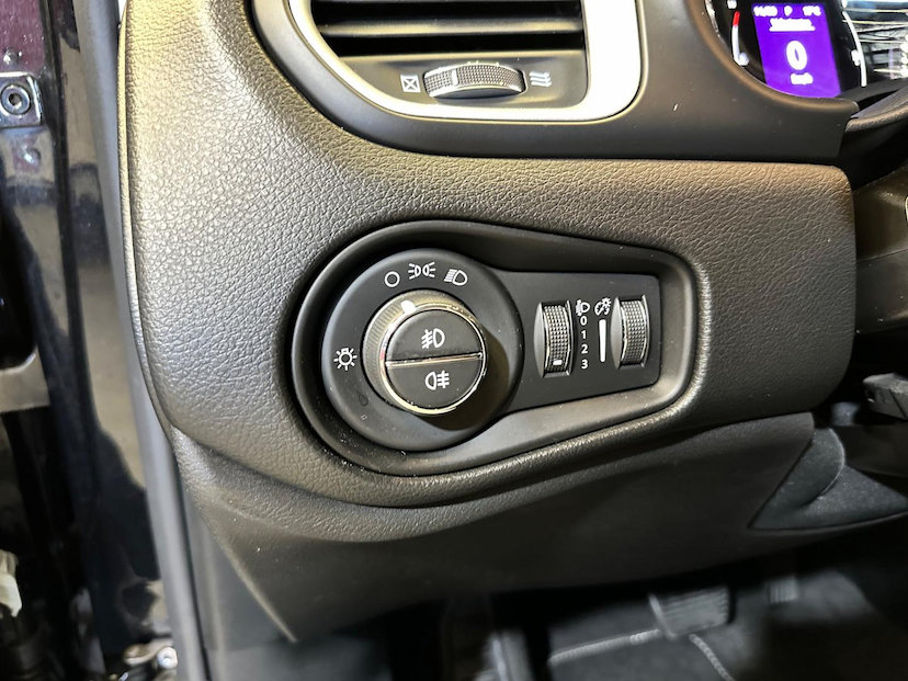 Foto do veículo JEEP RENEGADE  1.8 16V FLEX SPORT 4P AUTOMÁTICO 2021 47.332 KM 83.900,00