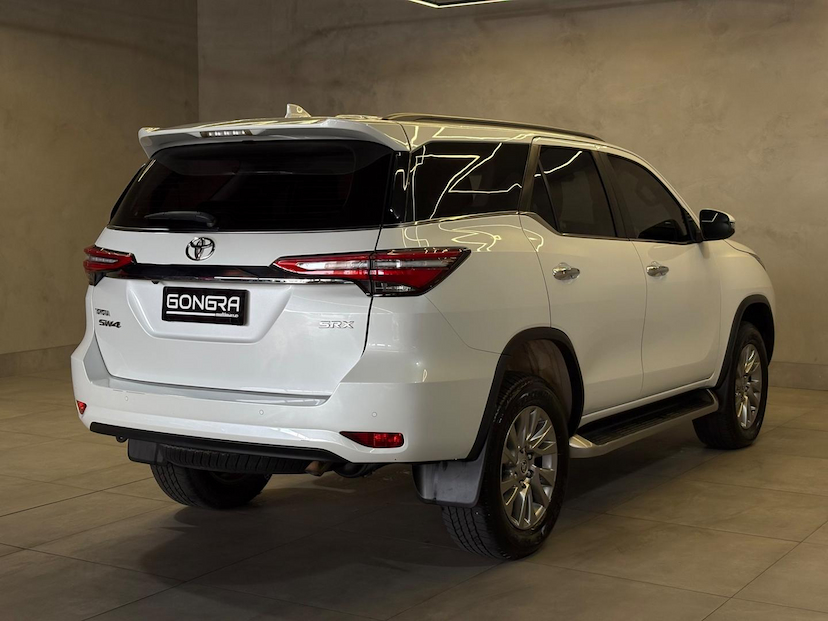 Foto do veículo TOYOTA HILUX  SW4 SRX 4X4 2.8 TDI 16V DIES. AUT. 2024 48.331 KM 339.900,00