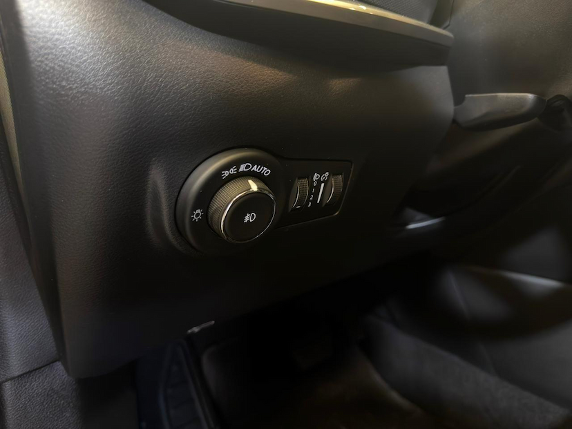 Foto do veículo JEEP COMPASS  LONG TF 2024 46.827 KM 144.900,00