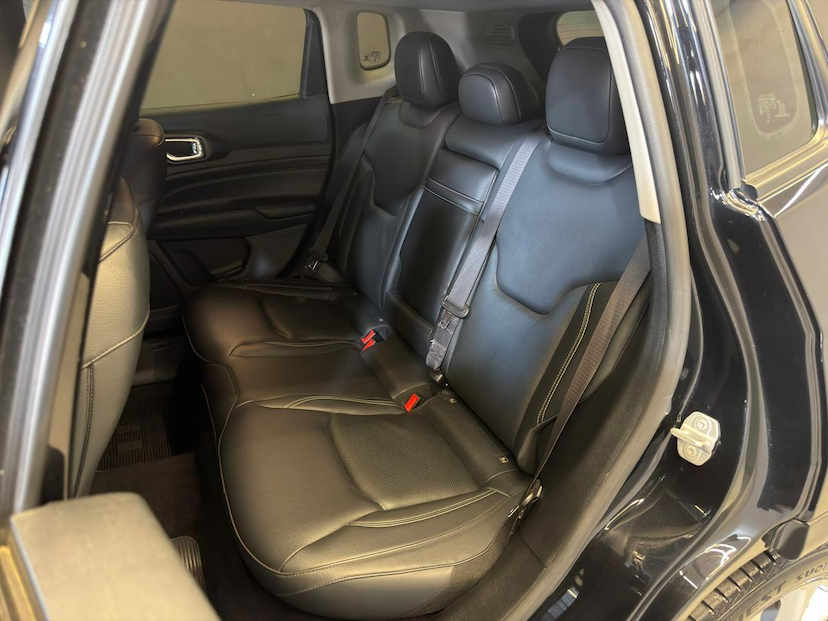 Foto do veículo JEEP COMPASS  LONG TF 2024 46.827 KM 144.900,00