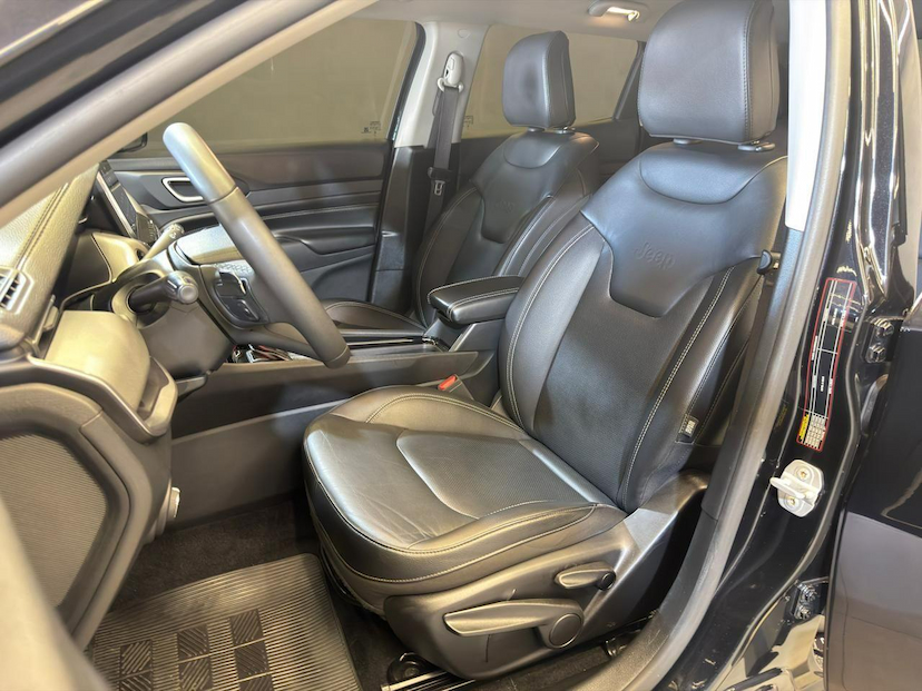 Foto do veículo JEEP COMPASS  LONG TF 2024 46.827 KM 144.900,00