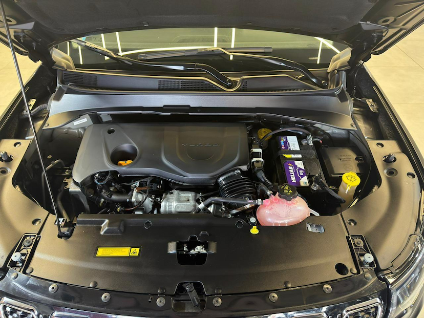 Foto do veículo JEEP COMPASS  LONG TF 2024 46.827 KM 144.900,00