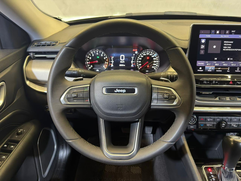 Foto do veículo JEEP COMPASS  LONG TF 2024 46.827 KM 144.900,00
