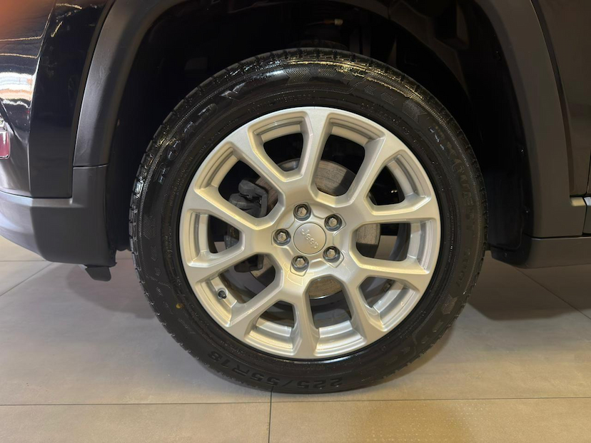 Foto do veículo JEEP COMPASS  LONG TF 2024 46.827 KM 144.900,00