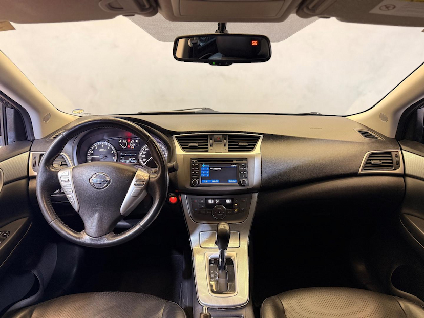 Foto do veículo NISSAN SENTRA  20SL CVT 2015 104.950 KM 59.900,00