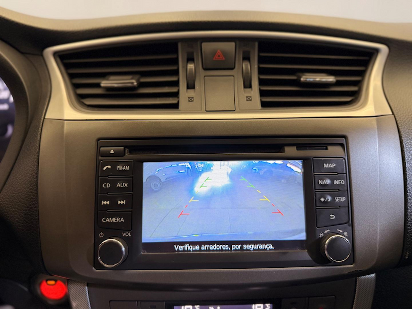 Foto do veículo NISSAN SENTRA  20SL CVT 2015 104.950 KM 59.900,00