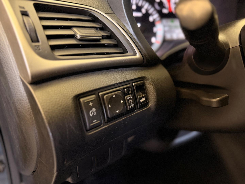 Foto do veículo NISSAN SENTRA  20SL CVT 2015 104.950 KM 59.900,00