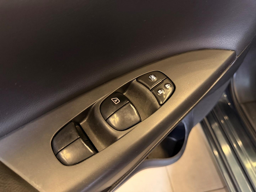 Foto do veículo NISSAN SENTRA  20SL CVT 2015 104.950 KM 59.900,00