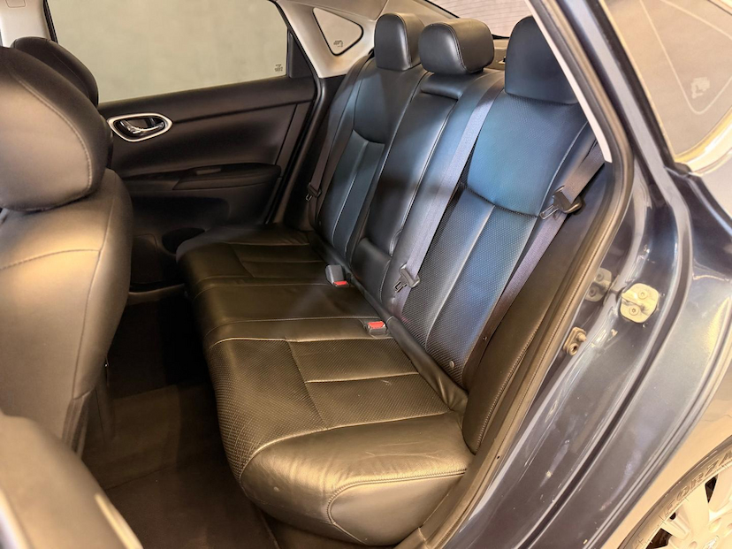 Foto do veículo NISSAN SENTRA  20SL CVT 2015 104.950 KM 59.900,00