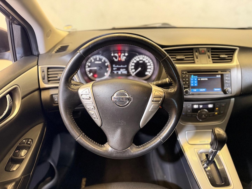 Foto do veículo NISSAN SENTRA  20SL CVT 2015 104.950 KM 59.900,00