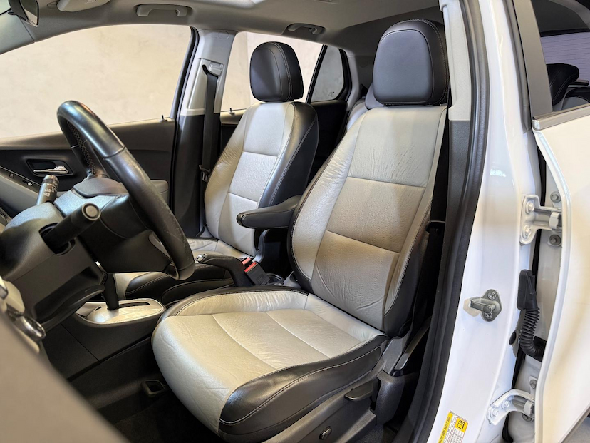 Foto do veículo CHEVROLET TRACKER  LTZ 1.8 16V FLEX 4X2 AUT. 2015 103.101 KM 70.900,00