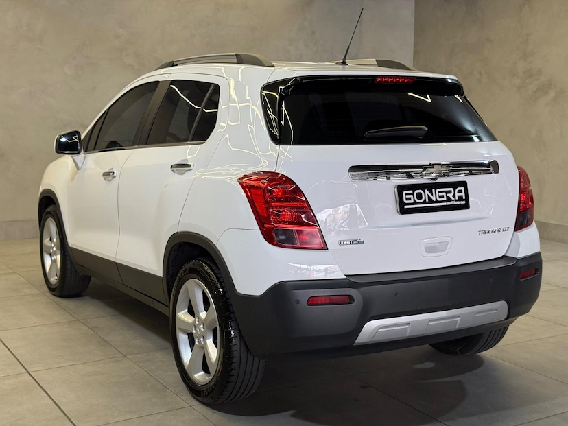 Foto do veículo CHEVROLET TRACKER  LTZ 1.8 16V FLEX 4X2 AUT. 2015 103.101 KM 70.900,00