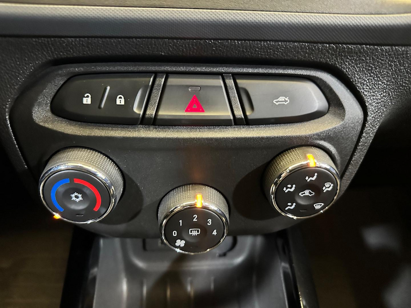 Foto do veículo CHEVROLET ONIX  1.4AT LTZ 2019 45.025 KM 72.900,00