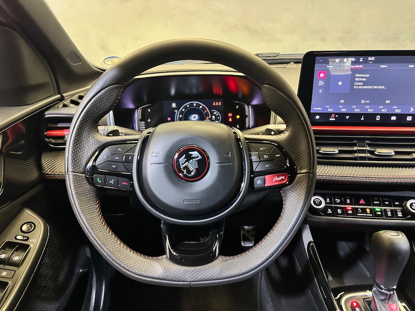 Foto do veículo FIAT FASTBACK  ABARTH 270 2024 19.402 KM 135.900,00