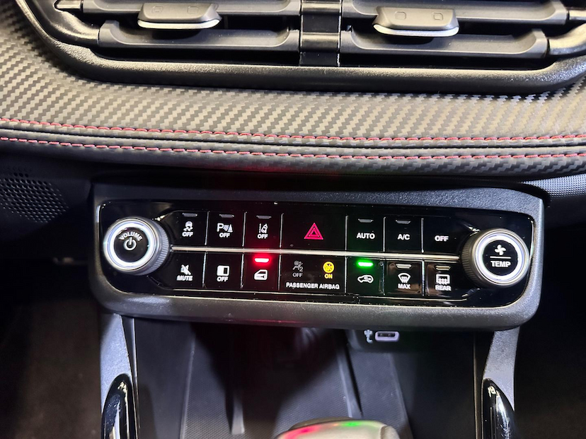 Foto do veículo FIAT FASTBACK  ABARTH 270 2024 19.402 KM 135.900,00