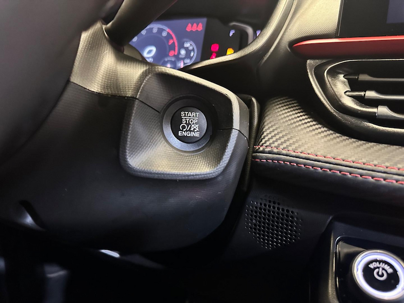 Foto do veículo FIAT FASTBACK  ABARTH 270 2024 19.402 KM 135.900,00