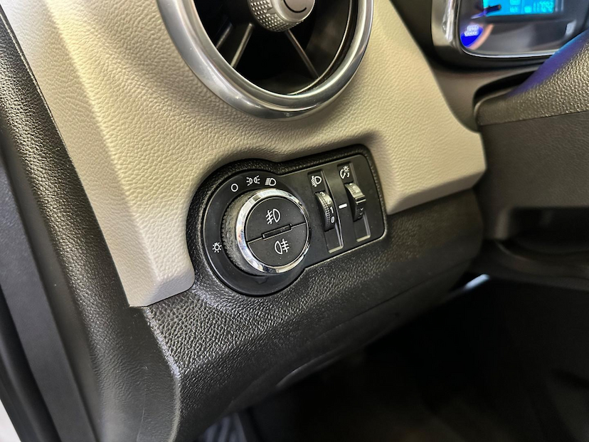 Foto do veículo CHEVROLET TRACKER  LTZ 1.8 16V FLEX 4X2 AUT. 2014 116.869 KM 66.900,00