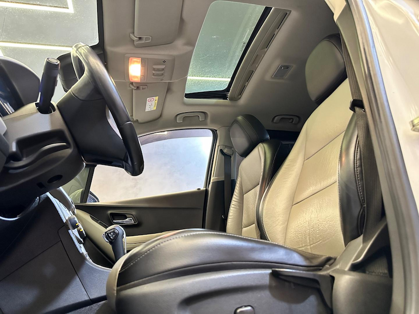 Foto do veículo CHEVROLET TRACKER  LTZ 1.8 16V FLEX 4X2 AUT. 2014 116.869 KM 66.900,00