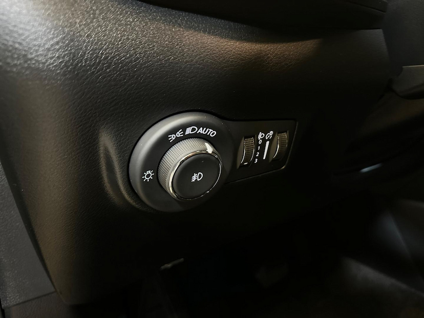 Foto do veículo JEEP COMPASS  BLACKHAWK 2025 27.880 KM 209.900,00
