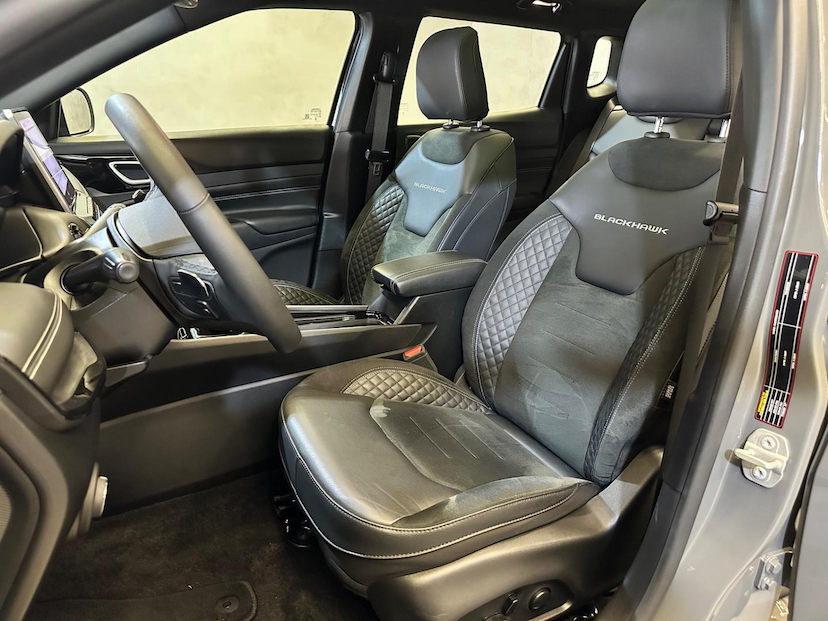 Foto do veículo JEEP COMPASS  BLACKHAWK 2025 27.880 KM 209.900,00