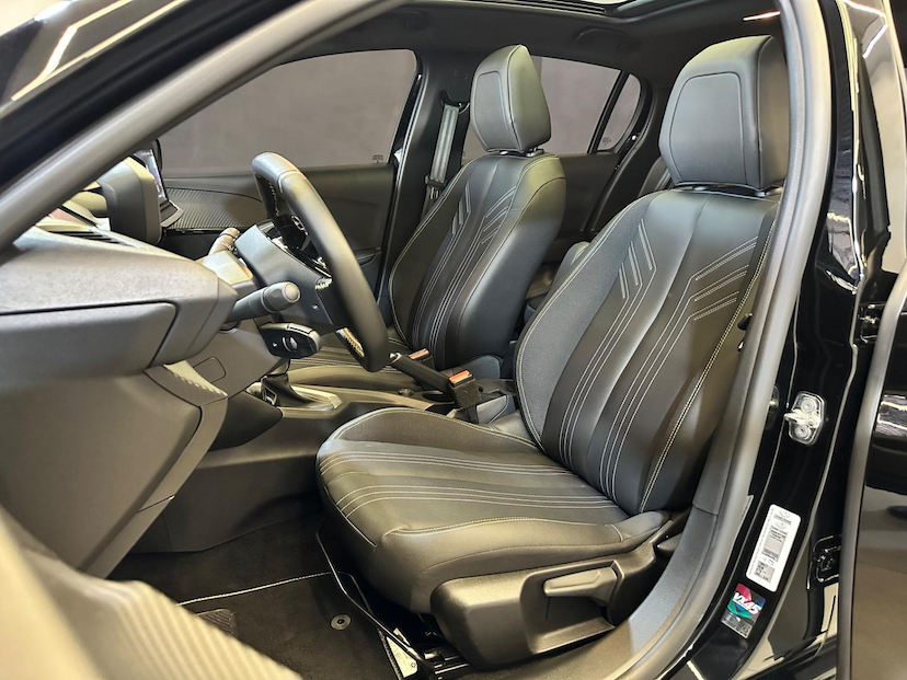 Foto do veículo PEUGEOT 208  GT T200 2025 2.300 KM 116.900,00