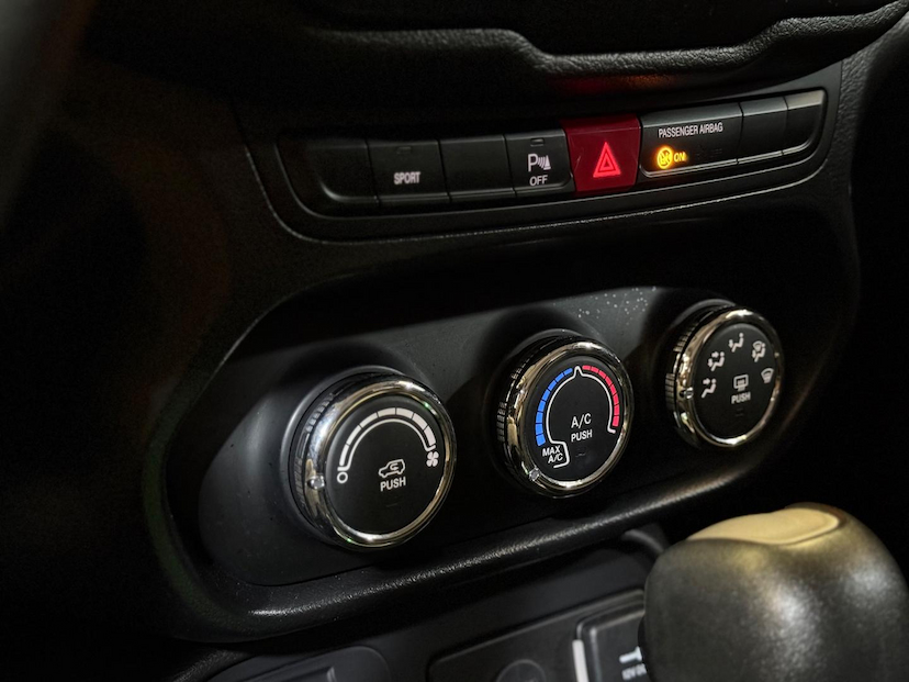 Foto do veículo JEEP RENEGADE  1.8 AT 2018 83.400 KM 69.900,00