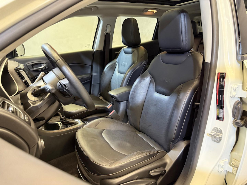 Foto do veículo JEEP COMPASS  LONGITUDE F 2017 30.663 KM 94.900,00