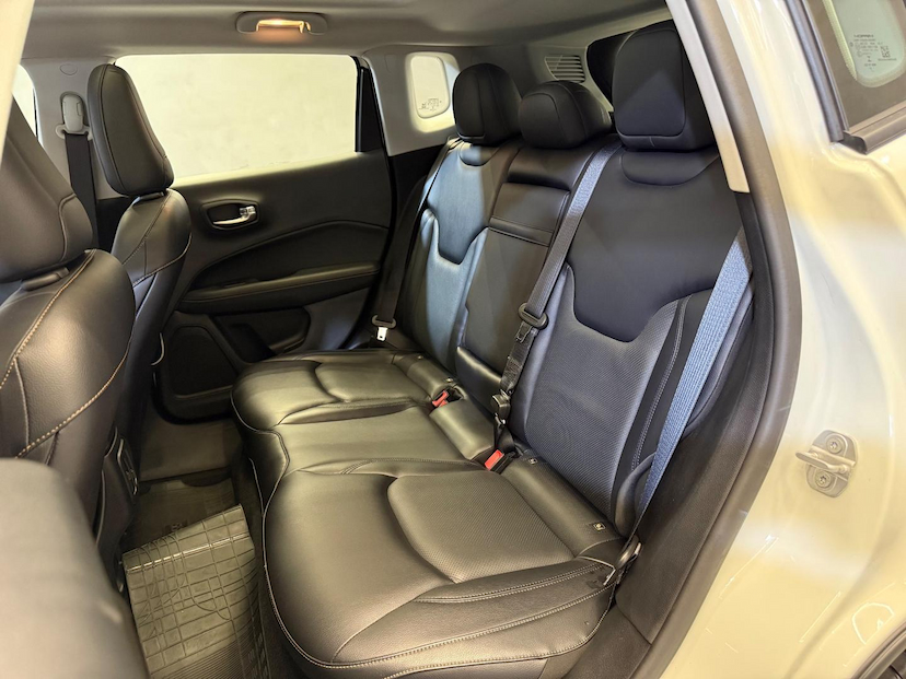 Foto do veículo JEEP COMPASS  LONGITUDE F 2017 30.663 KM 94.900,00