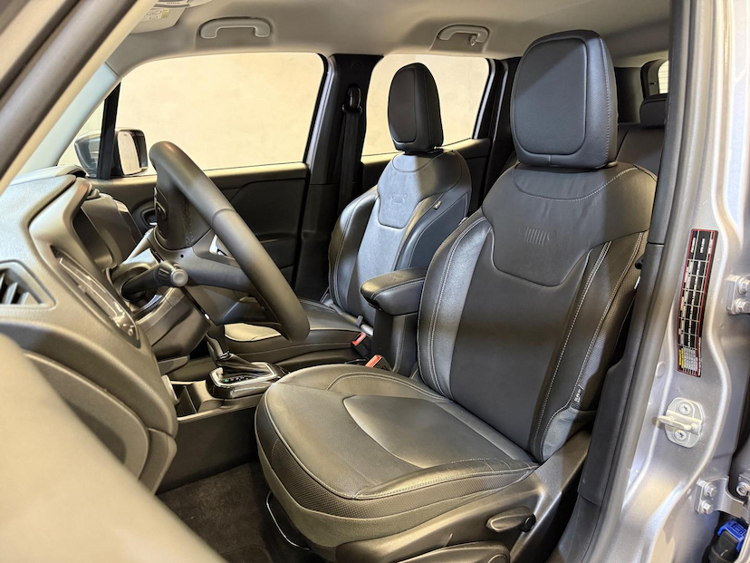 Foto do veículo JEEP RENEGADE  LONGITUDE T270 1.3 TB 4X2 FLEX AUT 2023 50.238 KM 102.900,00