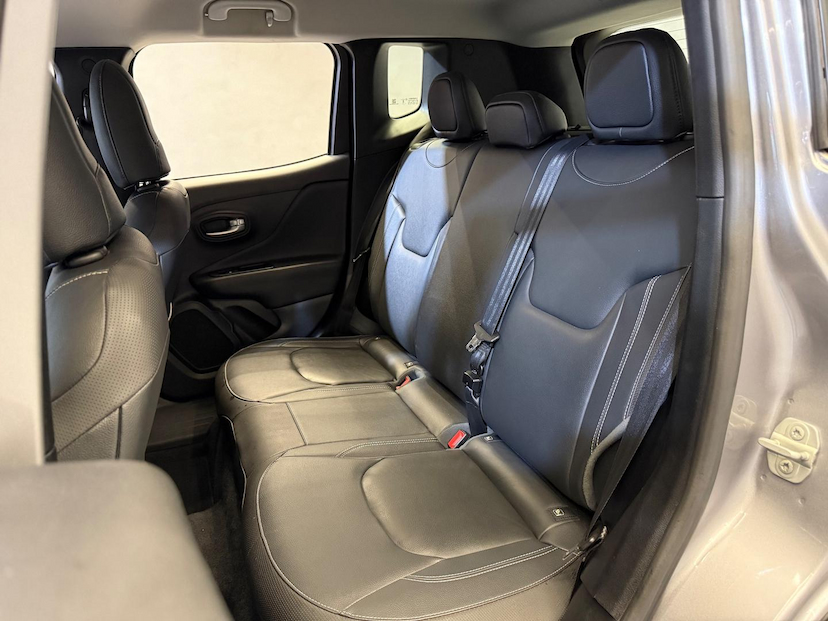 Foto do veículo JEEP RENEGADE  LONGITUDE T270 1.3 TB 4X2 FLEX AUT 2023 50.238 KM 102.900,00