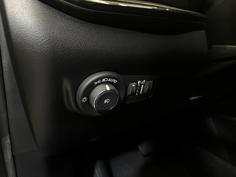 Foto do veículo JEEP COMPASS  BLACKHAWK 2025 11.919 KM 218.900,00