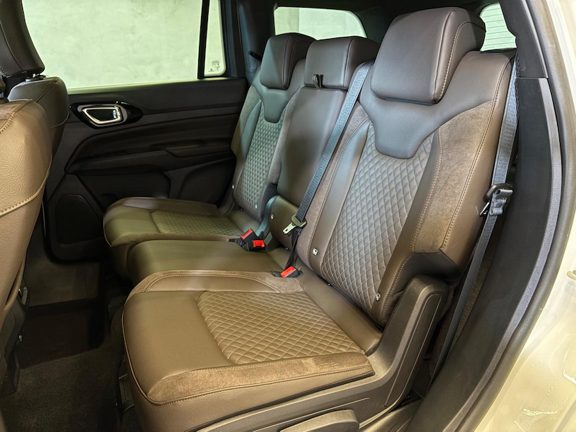 Foto do veículo JEEP COMMANDER  OVR TD380 2025 5.177 KM 246.900,00