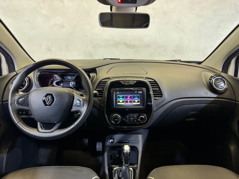 Foto do veículo RENAULT CAPTUR  INTEN 16A 2018 53.349 KM 74.900,00