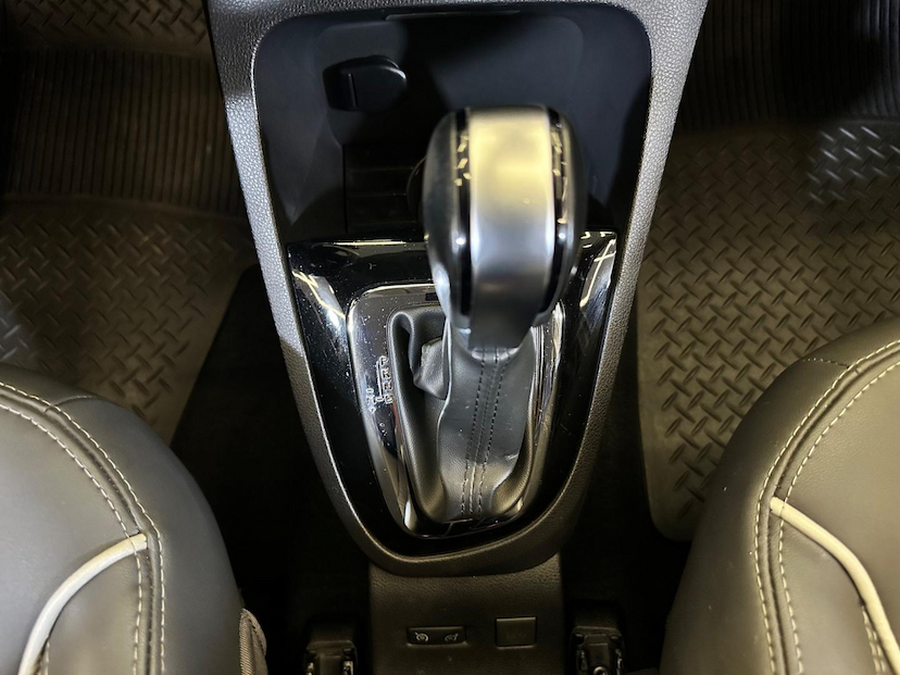Foto do veículo RENAULT CAPTUR  INTEN 16A 2018 53.349 KM 74.900,00