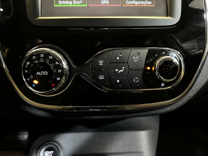 Foto do veículo RENAULT CAPTUR  INTEN 16A 2018 53.349 KM 74.900,00