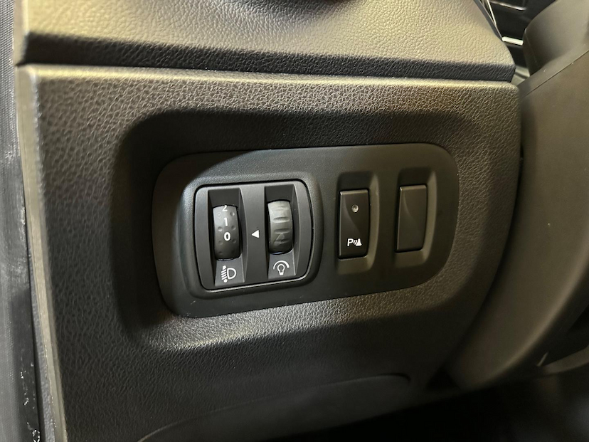 Foto do veículo RENAULT CAPTUR  INTEN 16A 2018 53.349 KM 74.900,00