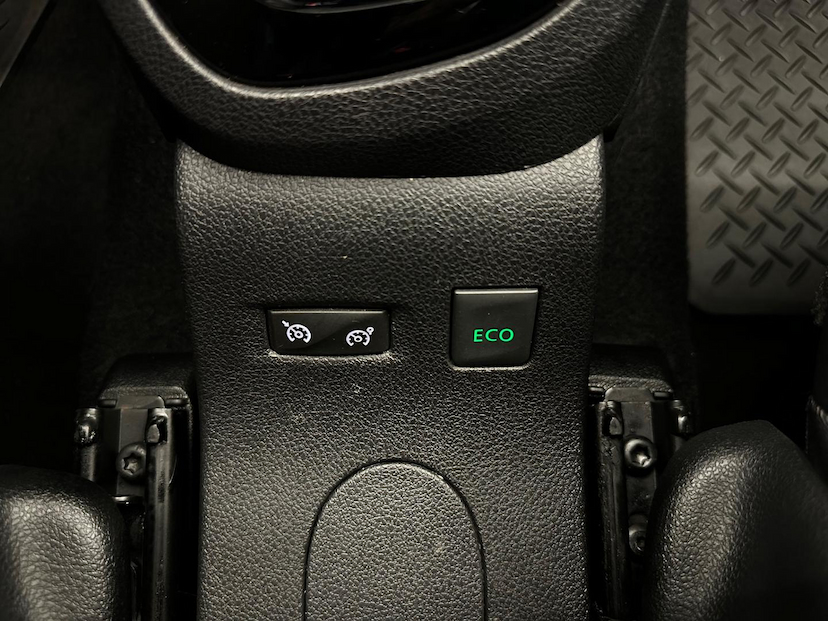 Foto do veículo RENAULT CAPTUR  INTEN 16A 2018 53.349 KM 74.900,00