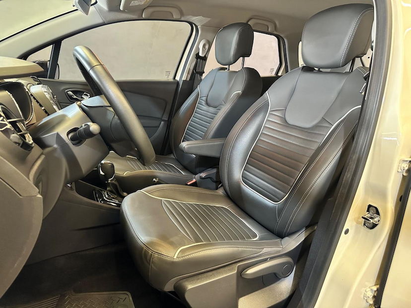 Foto do veículo RENAULT CAPTUR  INTEN 16A 2018 53.349 KM 74.900,00