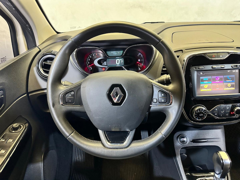 Foto do veículo RENAULT CAPTUR  INTEN 16A 2018 53.349 KM 74.900,00
