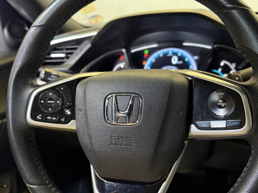Foto do veículo HONDA CIVIC  TOURING CVT 2019 63.800 KM 139.900,00