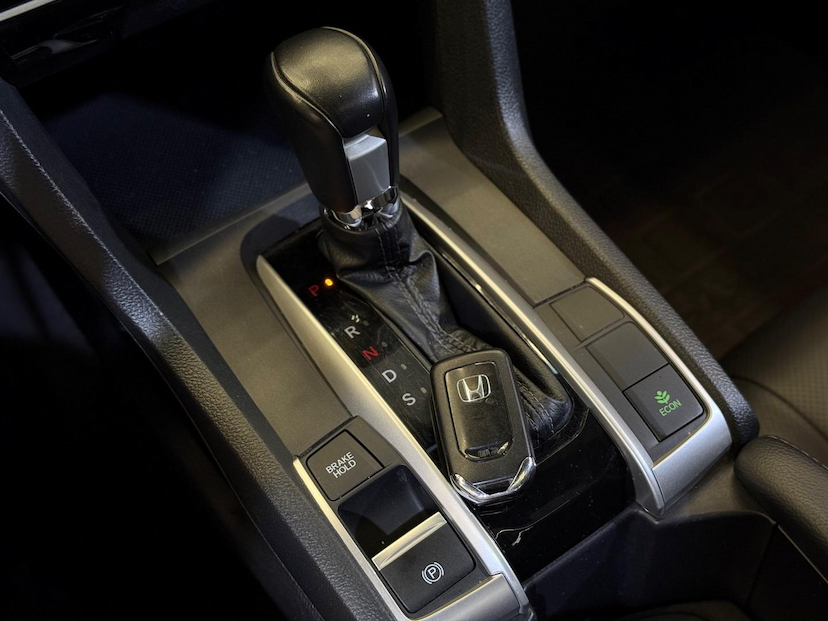 Foto do veículo HONDA CIVIC  TOURING CVT 2019 63.800 KM 139.900,00