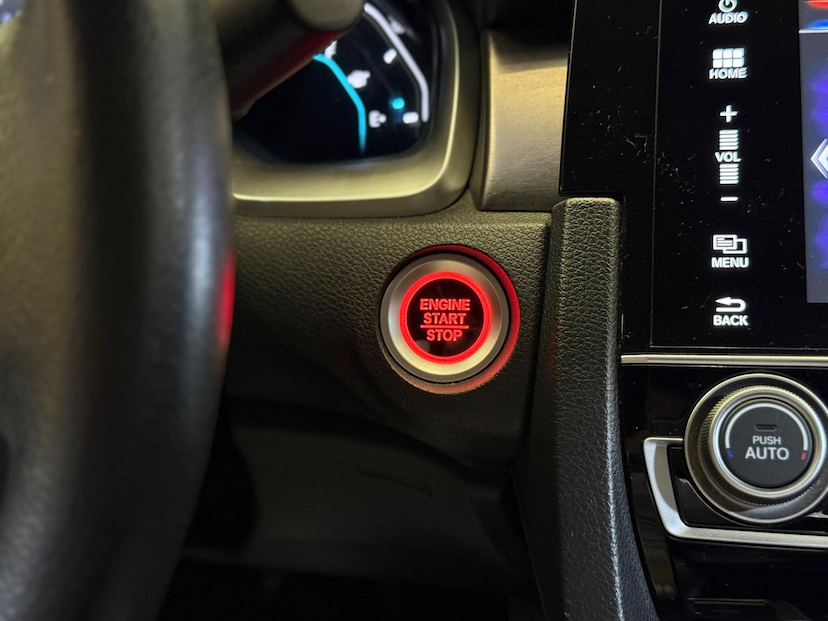 Foto do veículo HONDA CIVIC  TOURING CVT 2019 63.800 KM 139.900,00
