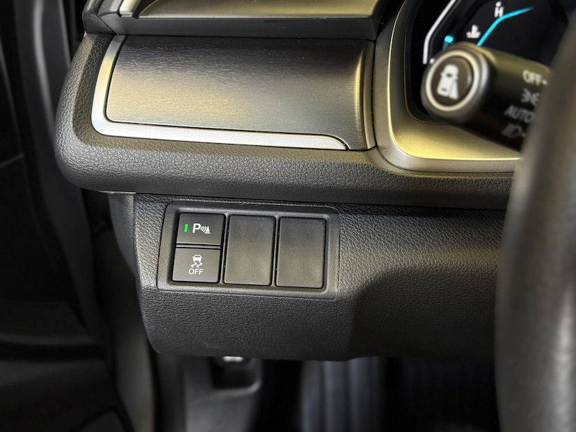 Foto do veículo HONDA CIVIC  TOURING CVT 2019 63.800 KM 139.900,00